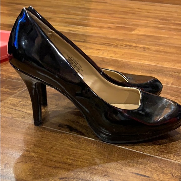 Black heels - Picture 3 of 4